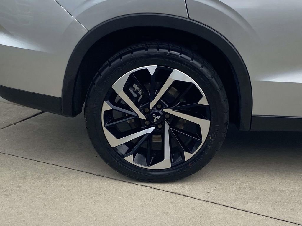 Used 2023 Mitsubishi Outlander SE image 11