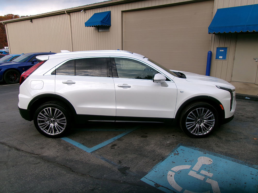 Used 2025 Cadillac XT4 Premium Luxury w/ Cold Weather Package AWD/4WD image 6