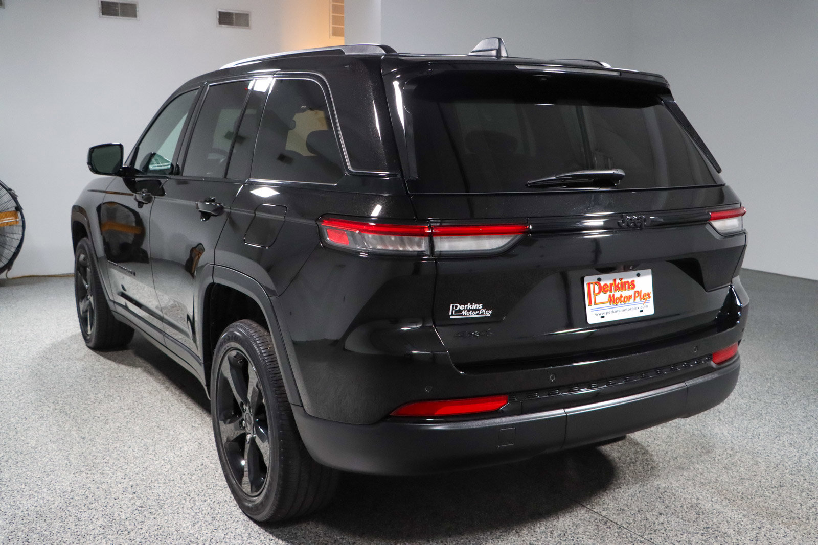 Used 2022 Jeep Grand Cherokee Altitude image 9