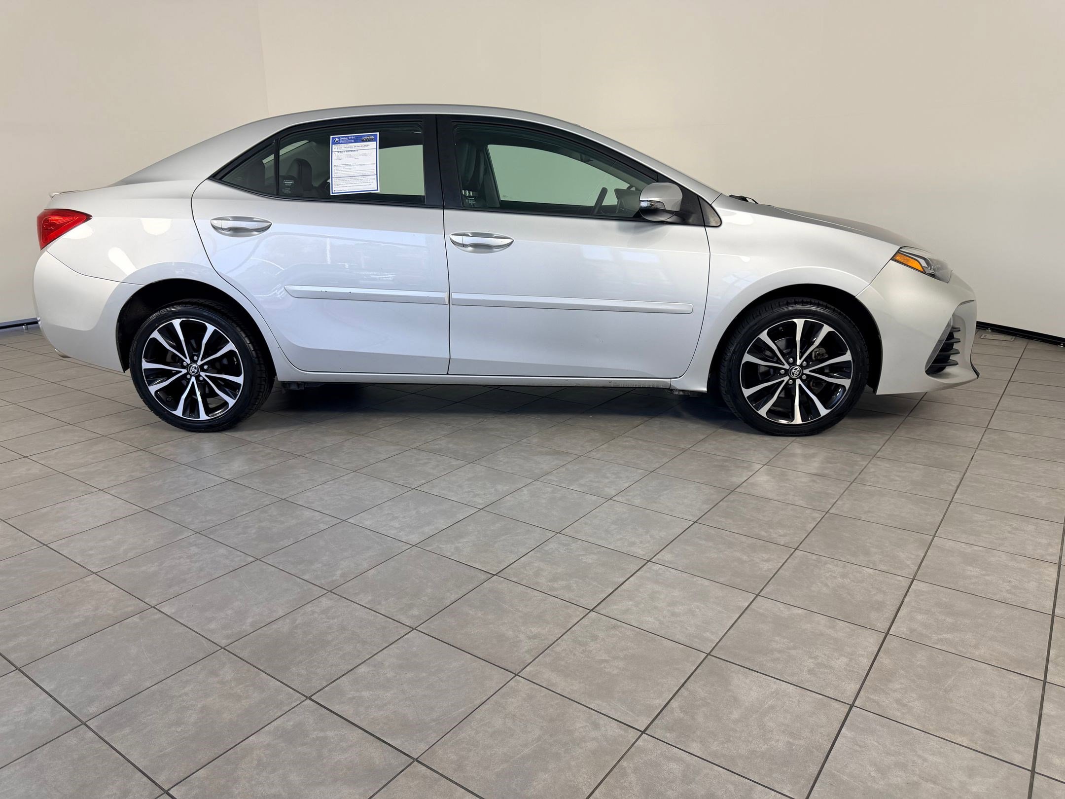 Used 2017 Toyota Corolla SE w/ SE Premium Package image 8