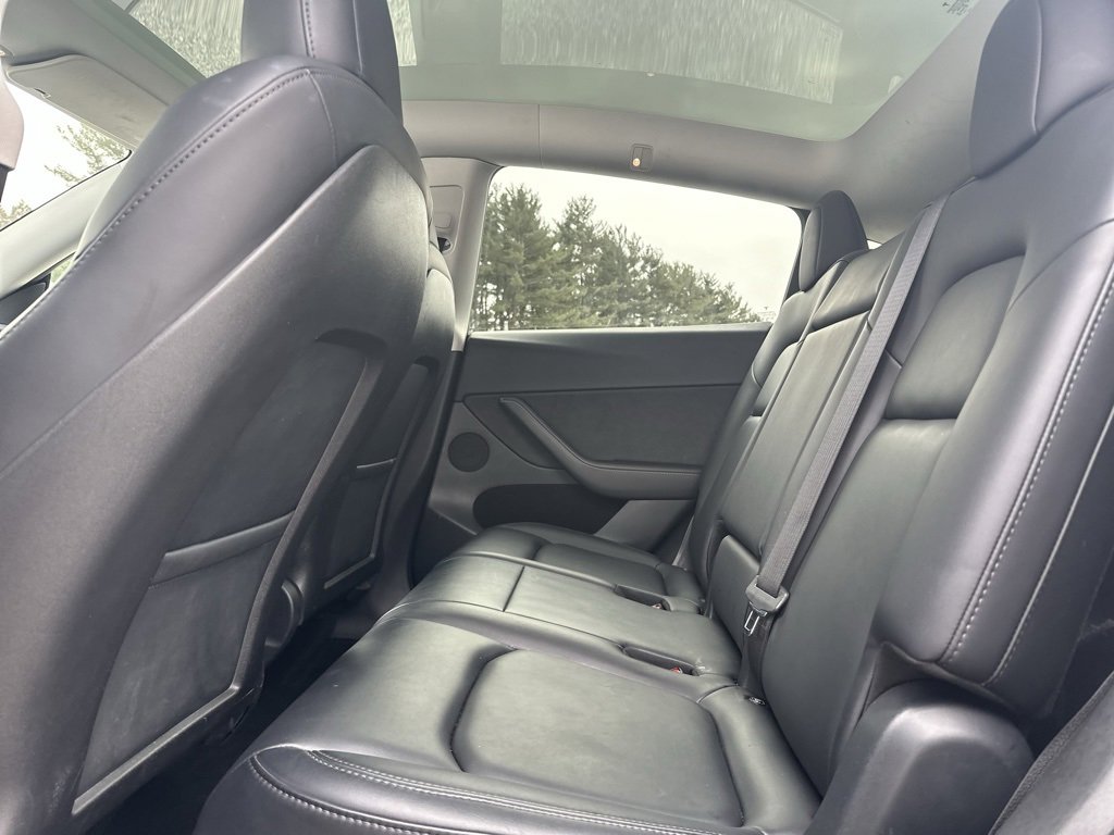 Used 2022 Tesla Model Y Long Range image 17