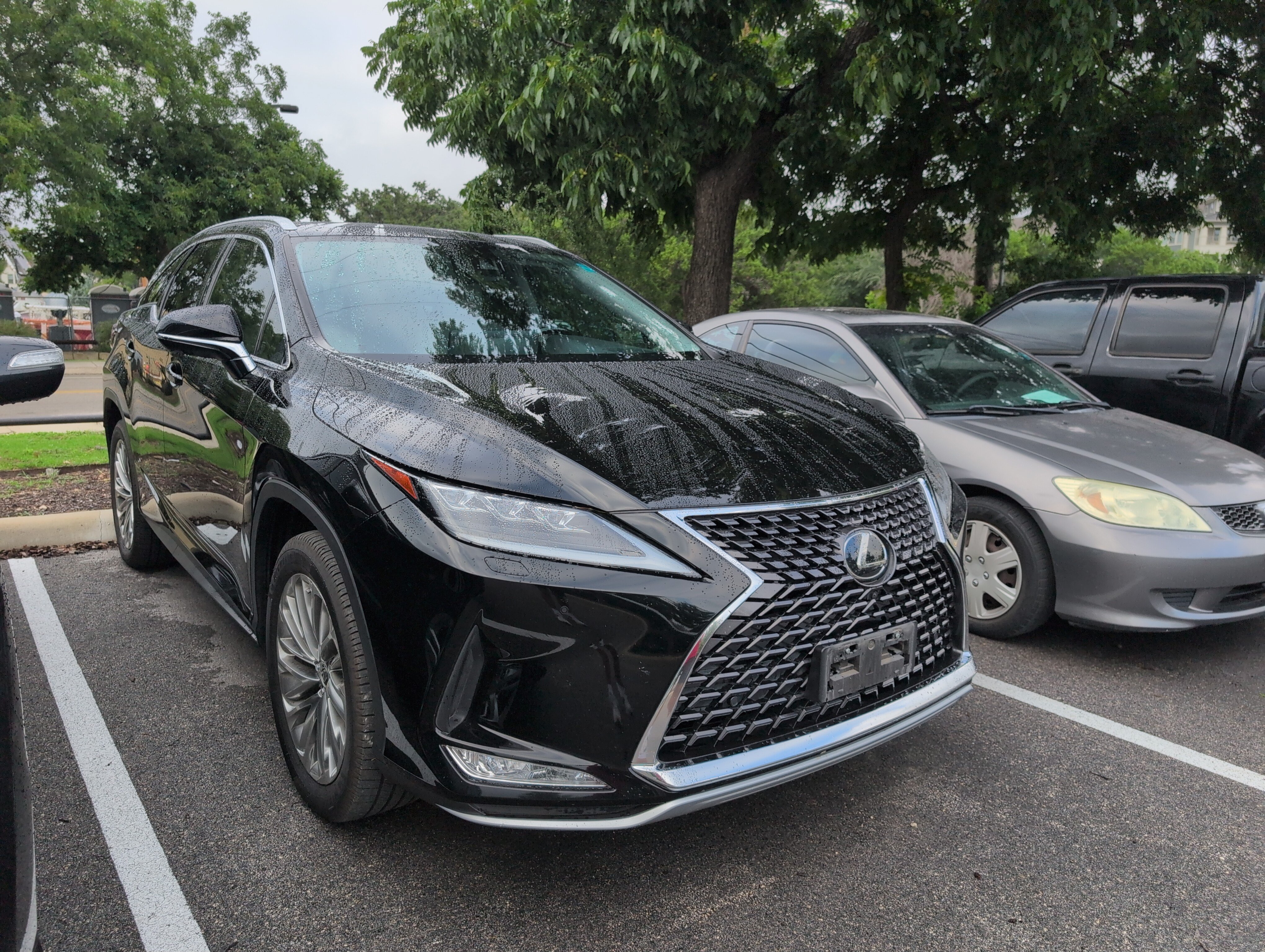 Used 2020 Lexus RX 350L Luxury w/ Accessory Package FWD image 2