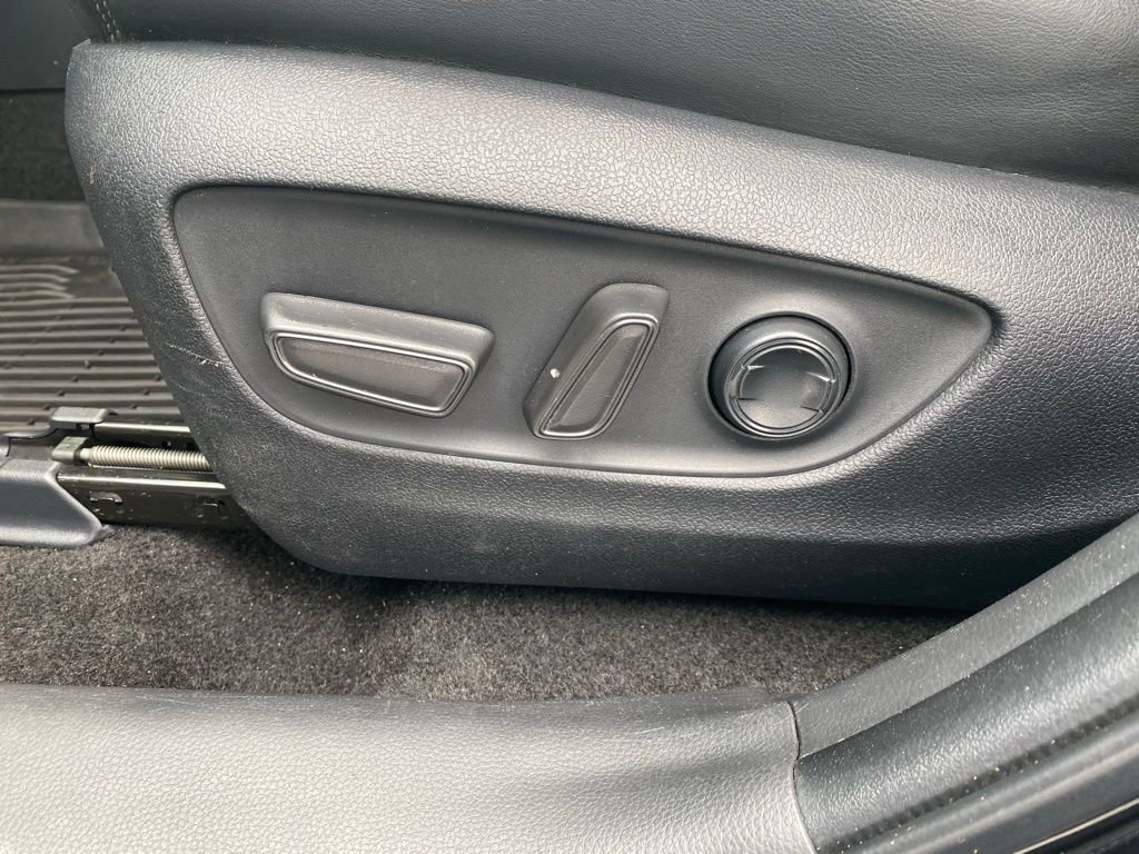 Used 2023 Toyota RAV4 Limited image 10