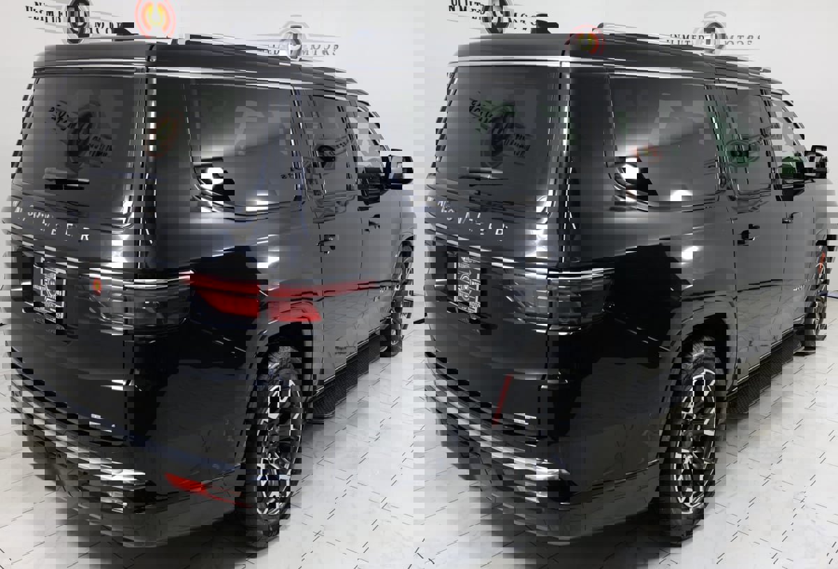 Used 2024 Jeep Wagoneer L Series III w/ Flexible Seating Group image 3