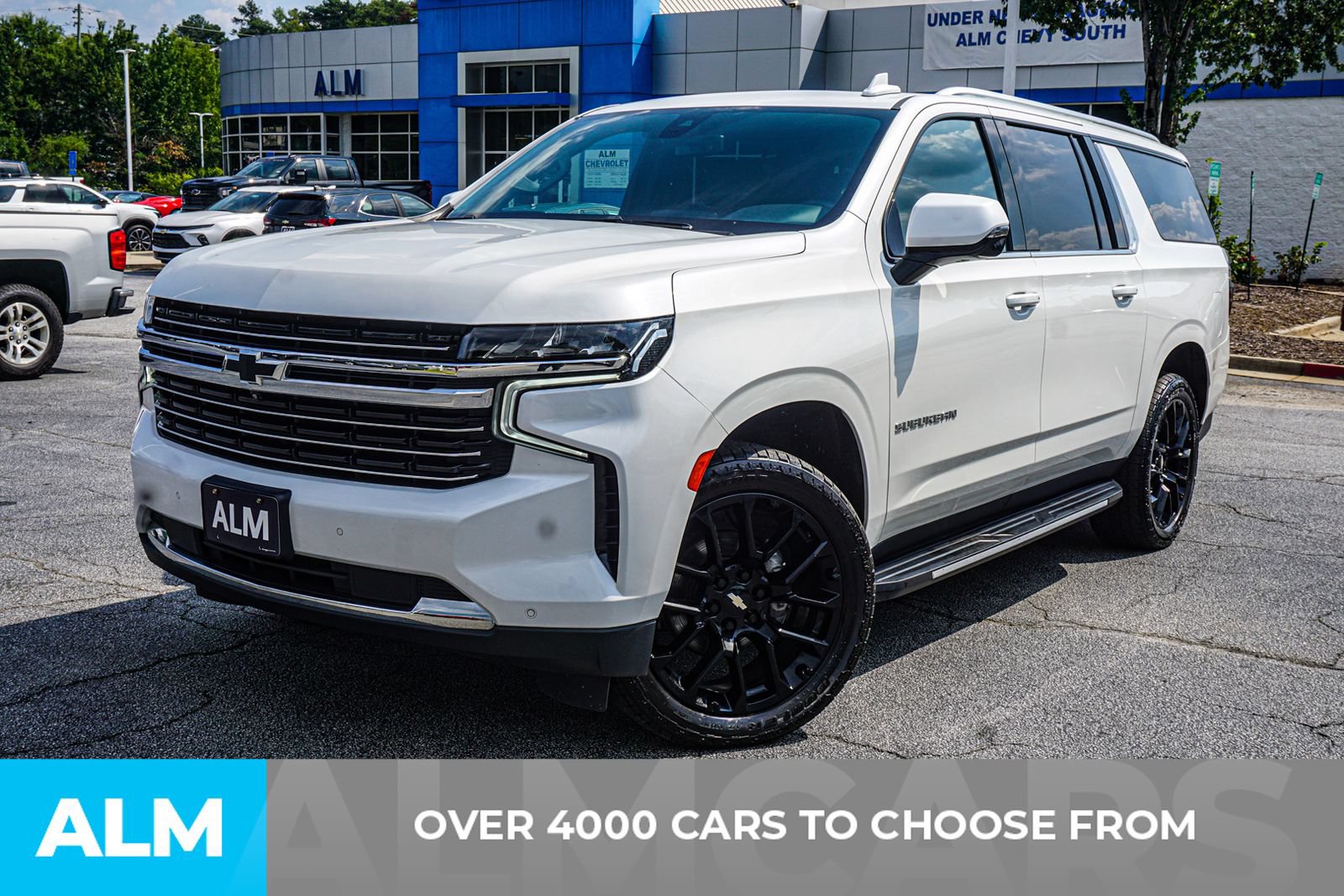 Used 2022 Chevrolet Suburban LT w/ LT Signature Package AWD/4WD image 2