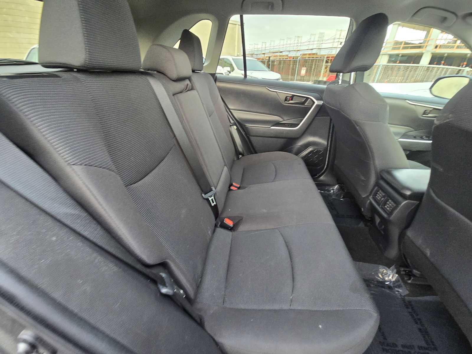 Used 2021 Toyota RAV4 LE image 14