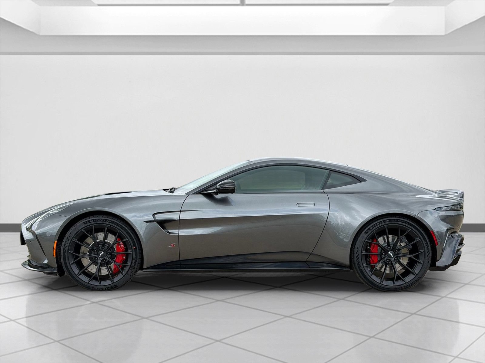 New 2026 Aston Martin V8 Vantage S RWD image 8