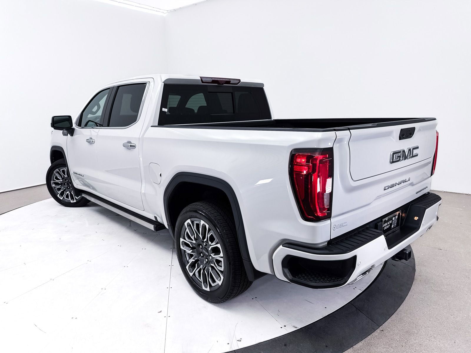 Used 2023 GMC Sierra 1500 Denali Ultimate AWD/4WD image 2