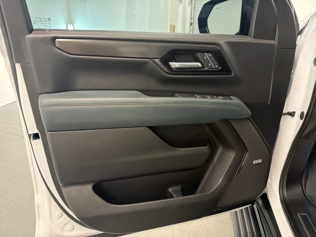 Used 2026 GMC Yukon XL AT4 w/ AT4 Premium Plus Package AWD/4WD image 12