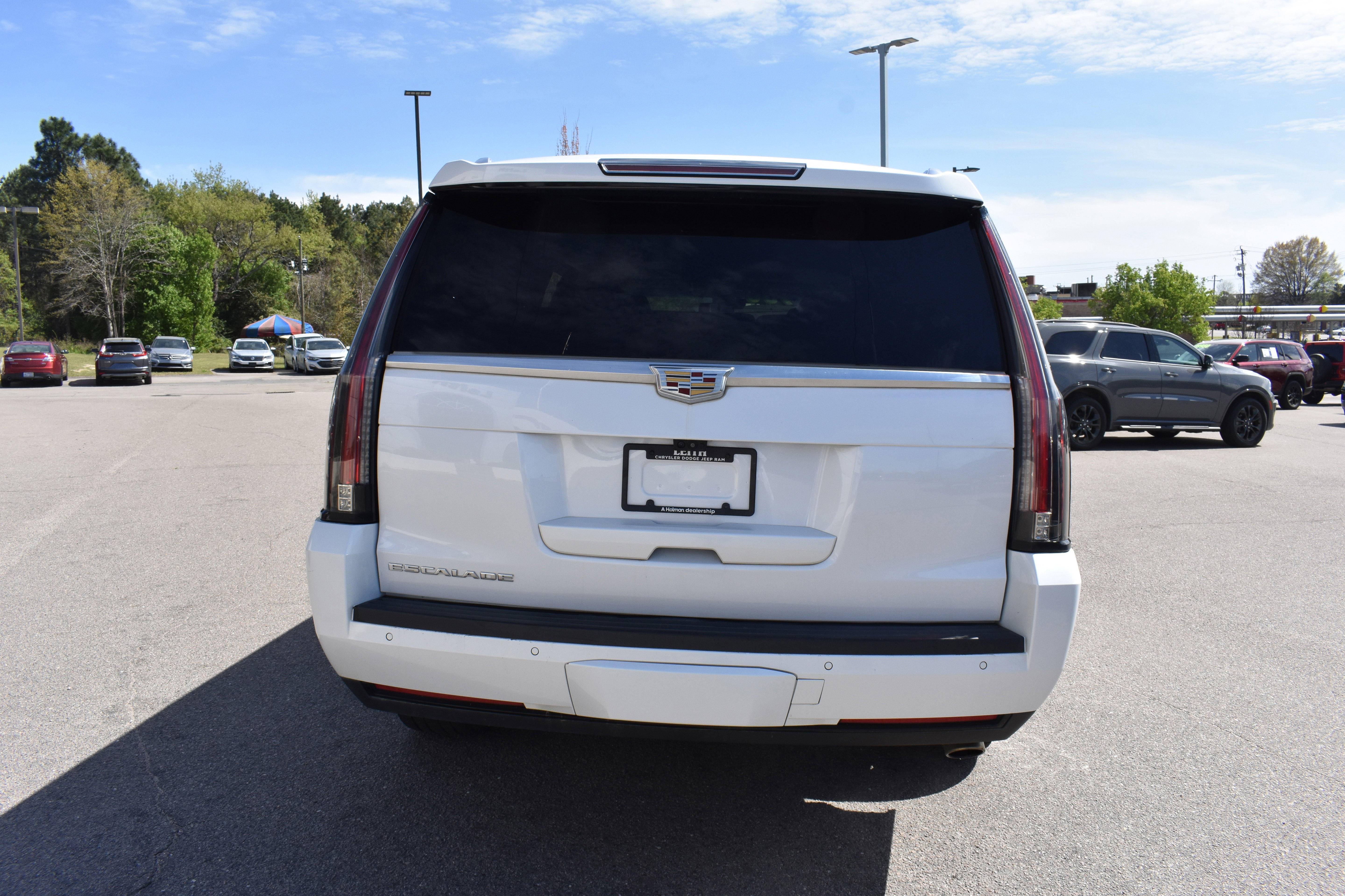 Used 2019 Cadillac Escalade ESV Premium Luxury w/ LPO, Radiant Package image 8