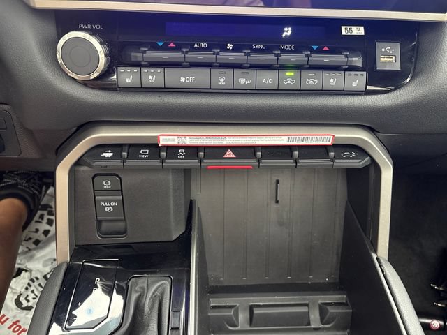 Used 2025 Toyota Tundra Limited AWD/4WD image 18