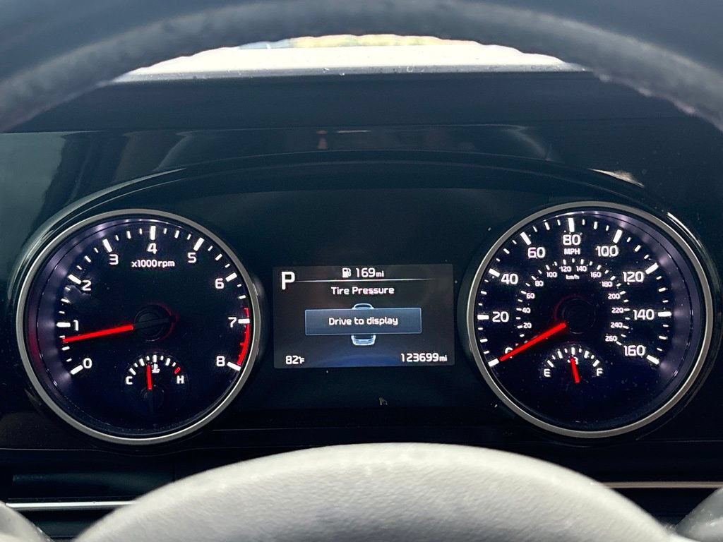 Used 2022 Kia Carnival EX FWD image 19