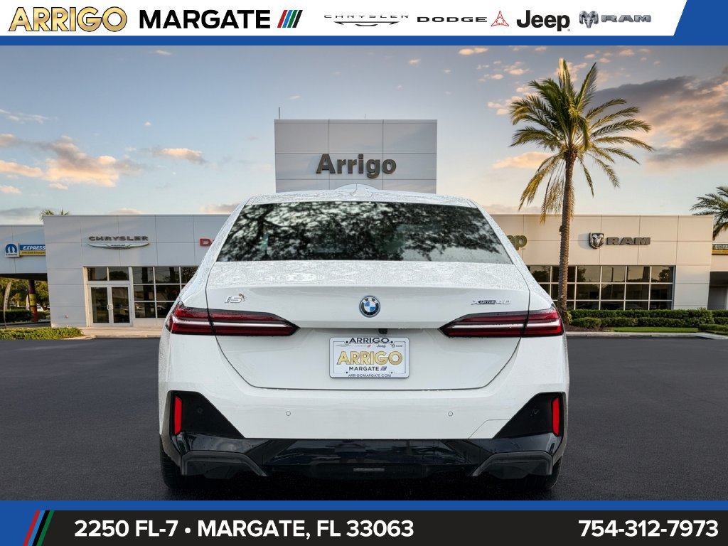 Used 2025 BMW i5 xDrive40 w/ M Sport Package AWD/4WD image 6