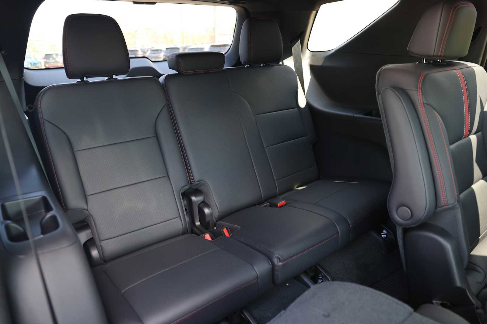 Used 2026 Chevrolet Traverse RS w/ LPO, Floor Liner Package AWD/4WD image 14