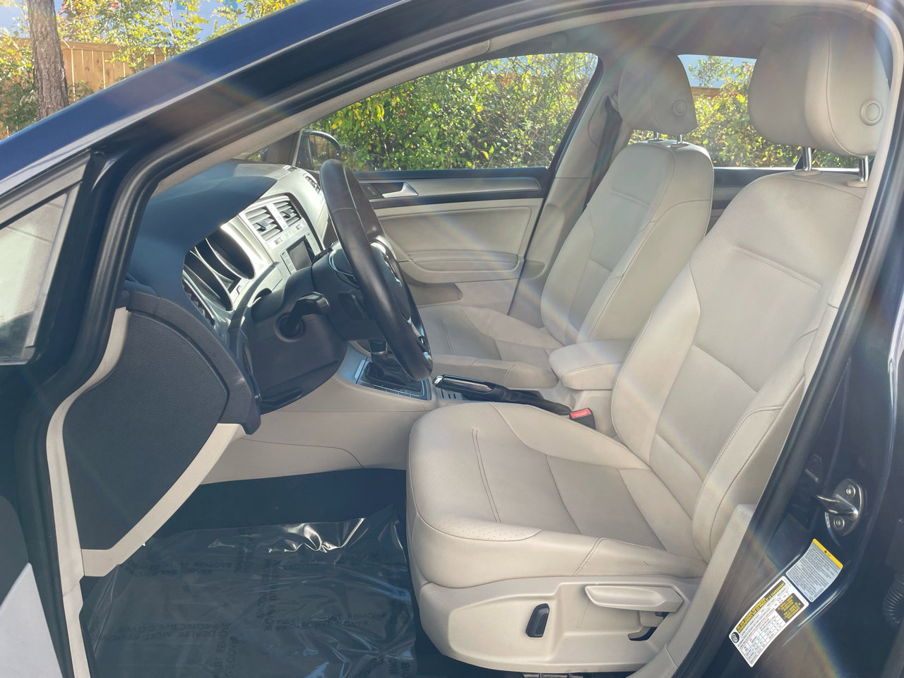 Used 2015 Volkswagen Golf S image 11