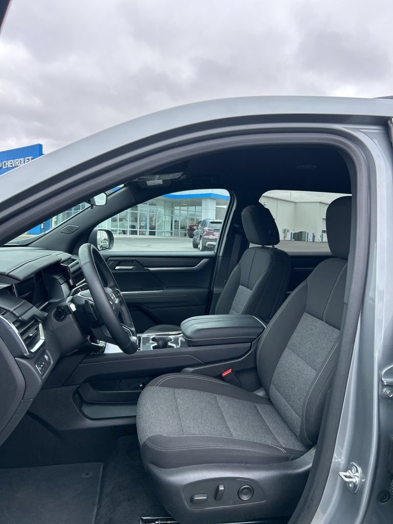 Used 2025 GMC Acadia Elevation FWD image 32