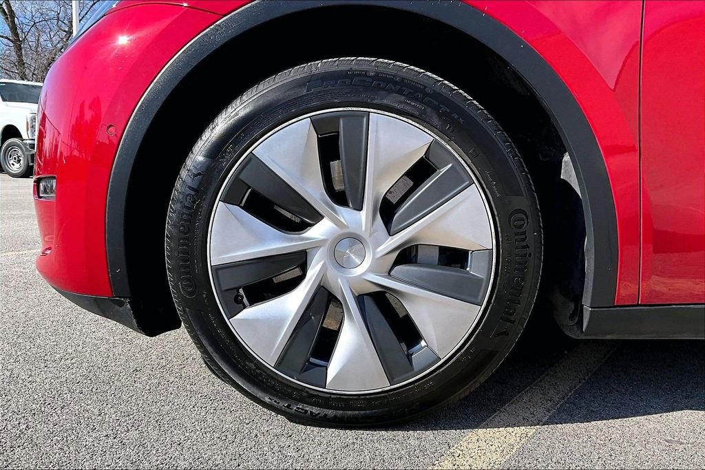 Used 2022 Tesla Model Y Long Range image 9