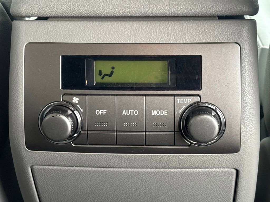 Used 2010 Toyota Highlander SE image 28