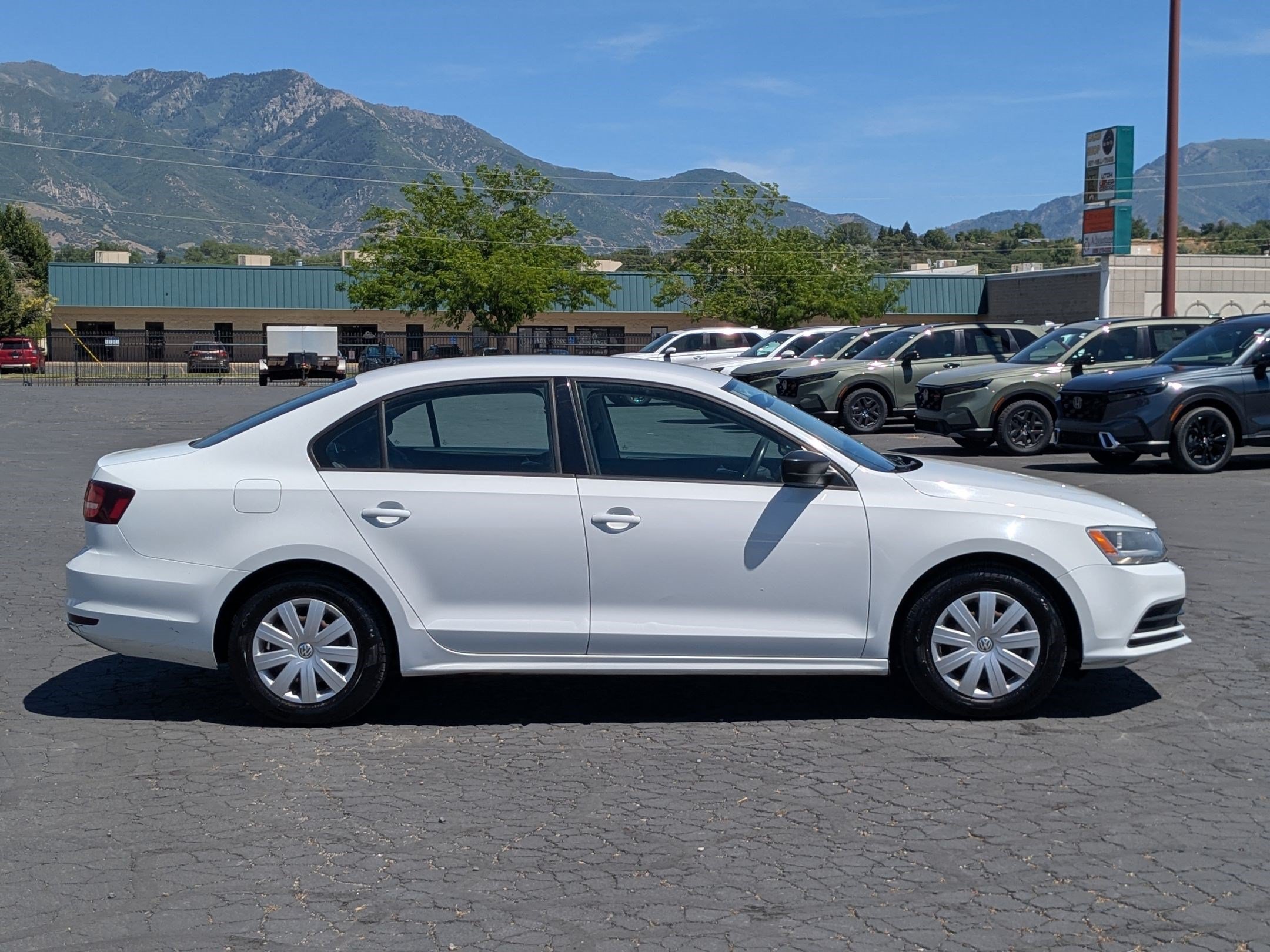 Used 2016 Volkswagen Jetta S FWD image 2