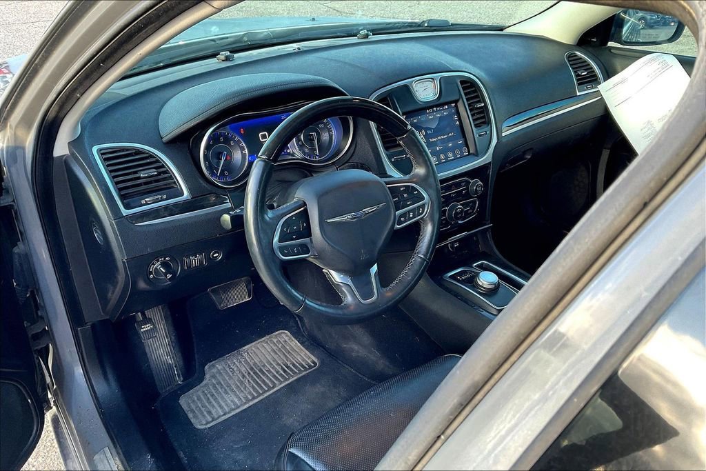 Used 2019 Chrysler 300 Limited w/ Safetytec Plus Group image 7