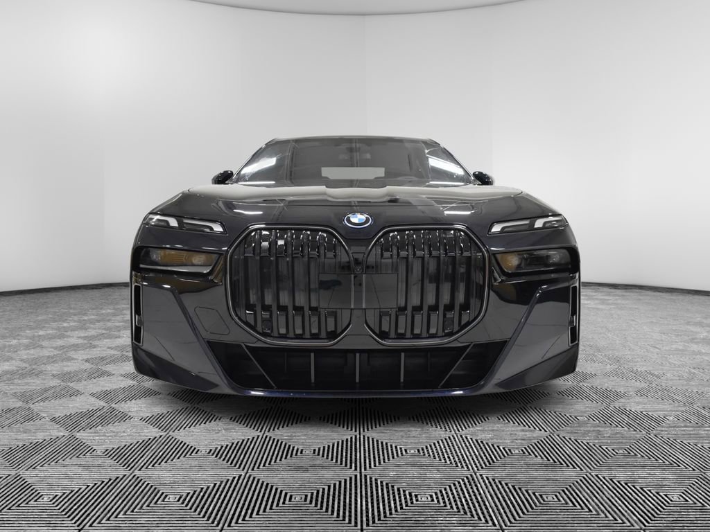 Used 2025 BMW i7 xDrive60 AWD/4WD image 8