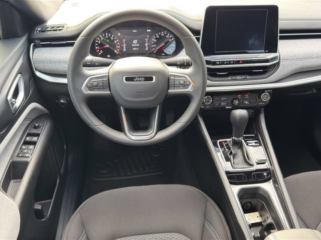 Used 2025 Jeep Compass Sport AWD/4WD image 16
