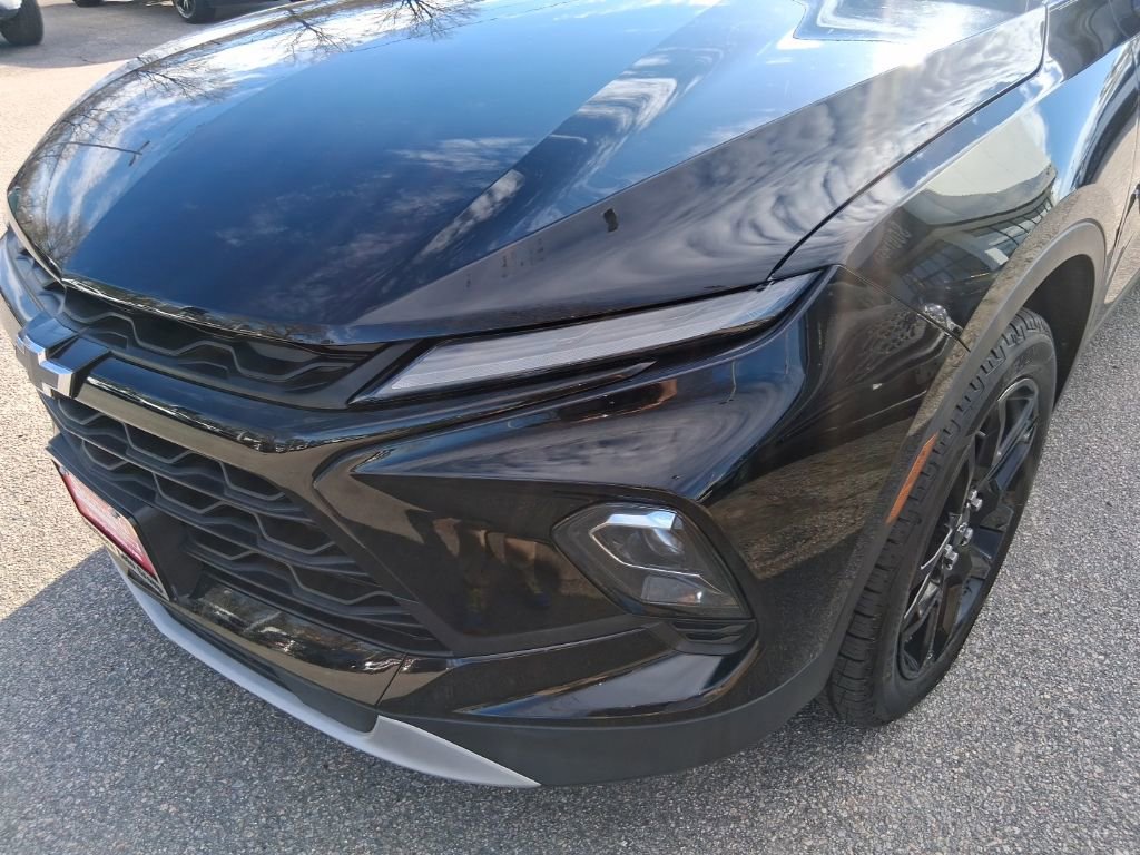 Used 2023 Chevrolet Blazer LT w/ LPO, Black Grille Bar Package image 4