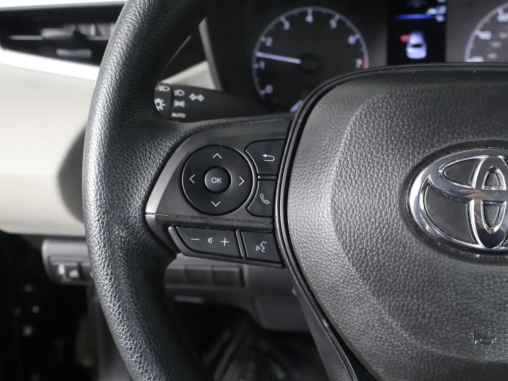 Used 2025 Toyota Corolla LE FWD image 35