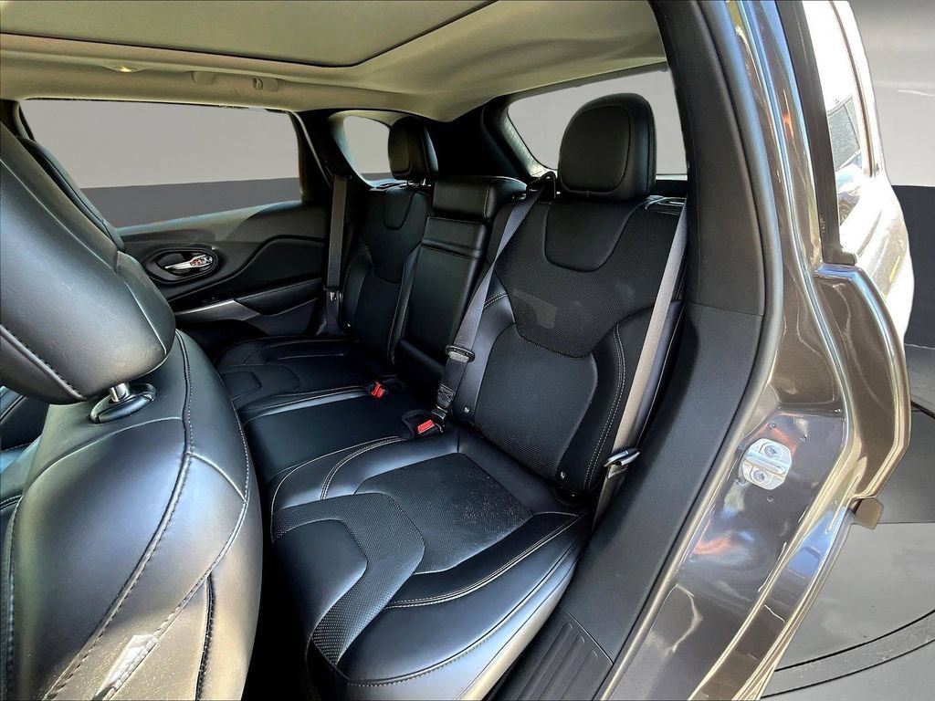 Used 2019 Jeep Cherokee Limited AWD/4WD image 26