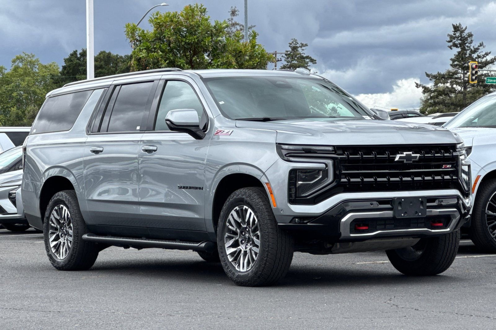 Used 2025 Chevrolet Suburban Z71 AWD/4WD image 2
