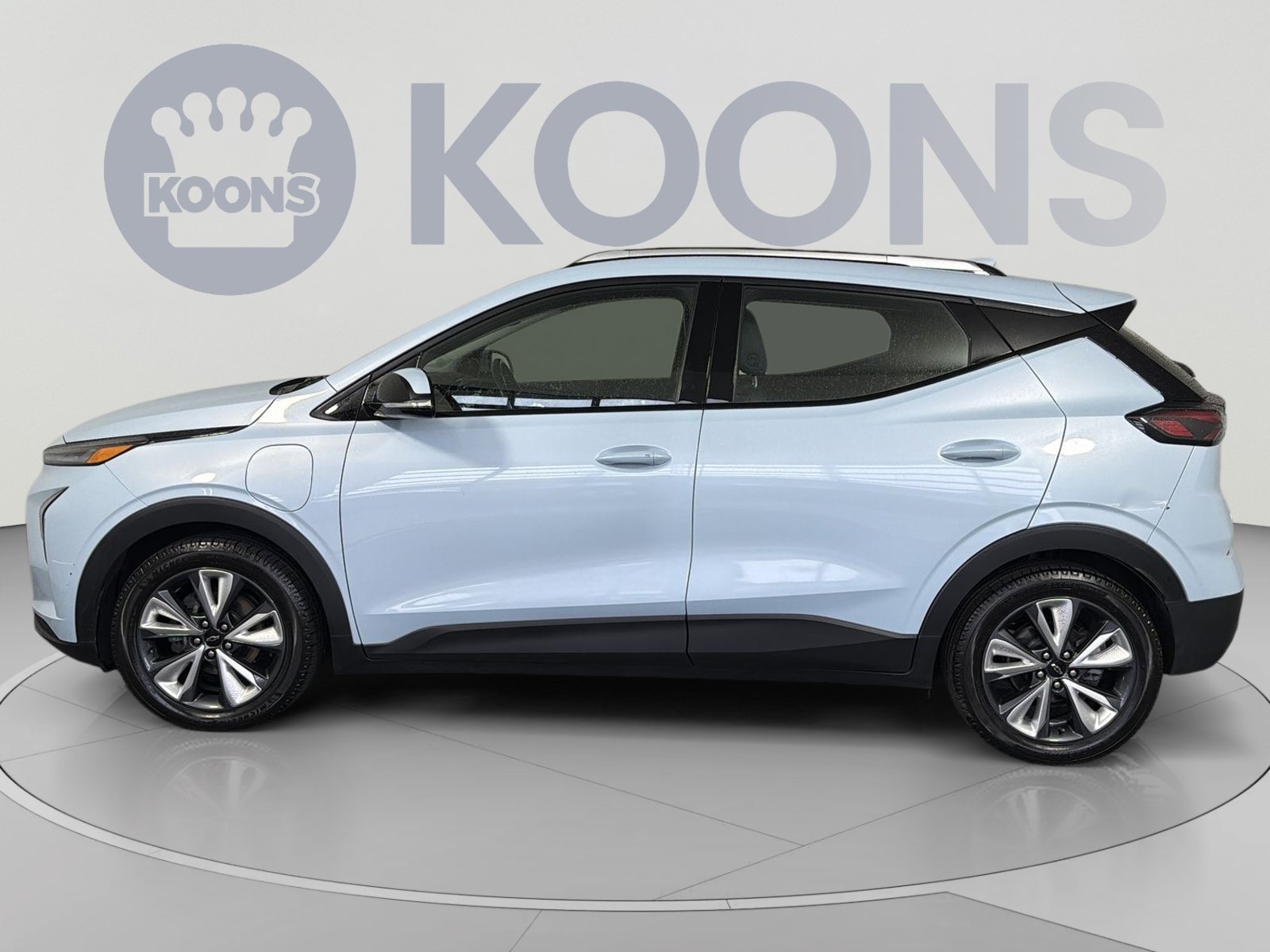 Used 2023 Chevrolet Bolt EUV LT w/ Convenience Package FWD image 2