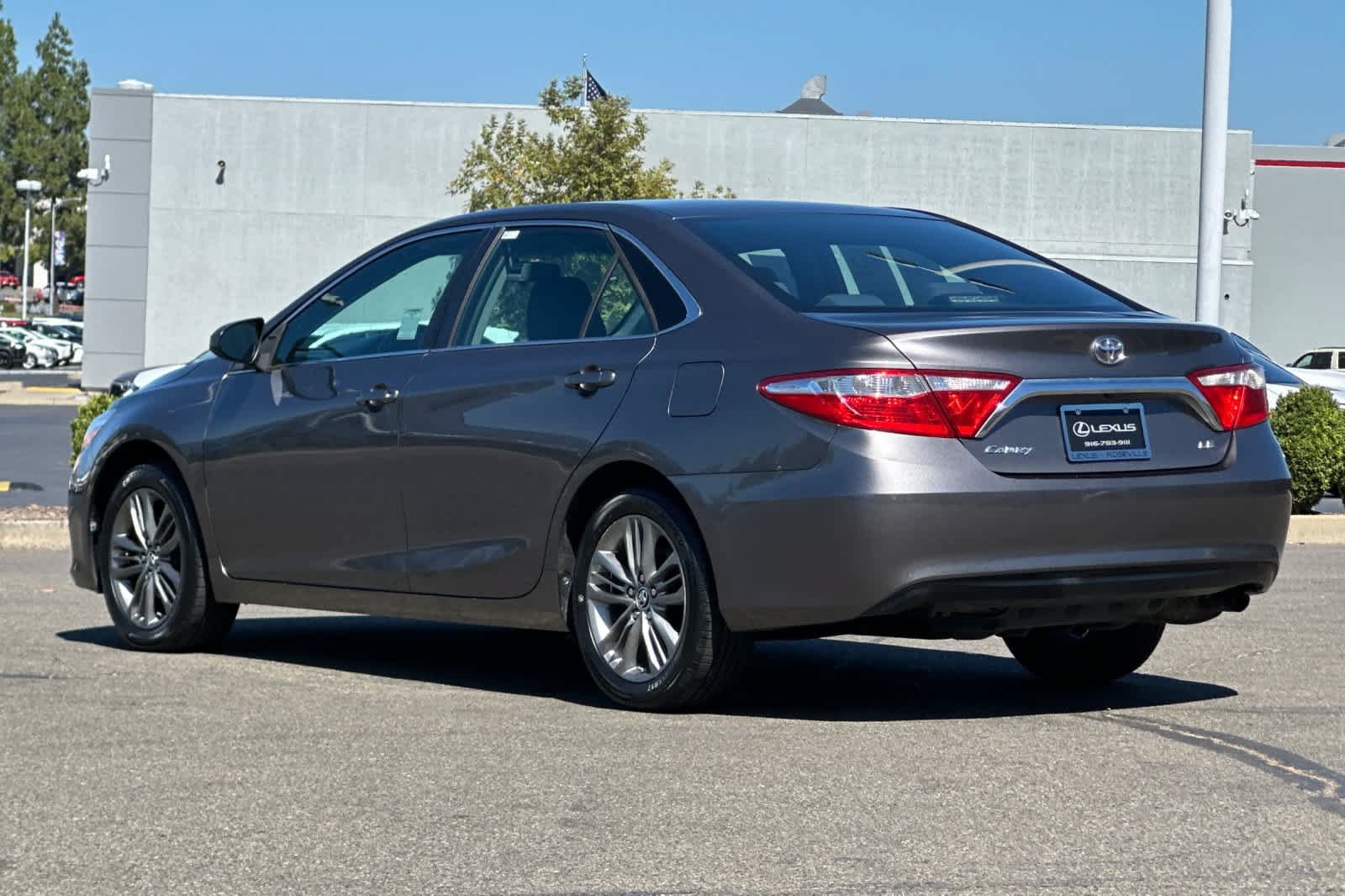 Used 2016 Toyota Camry LE FWD image 7