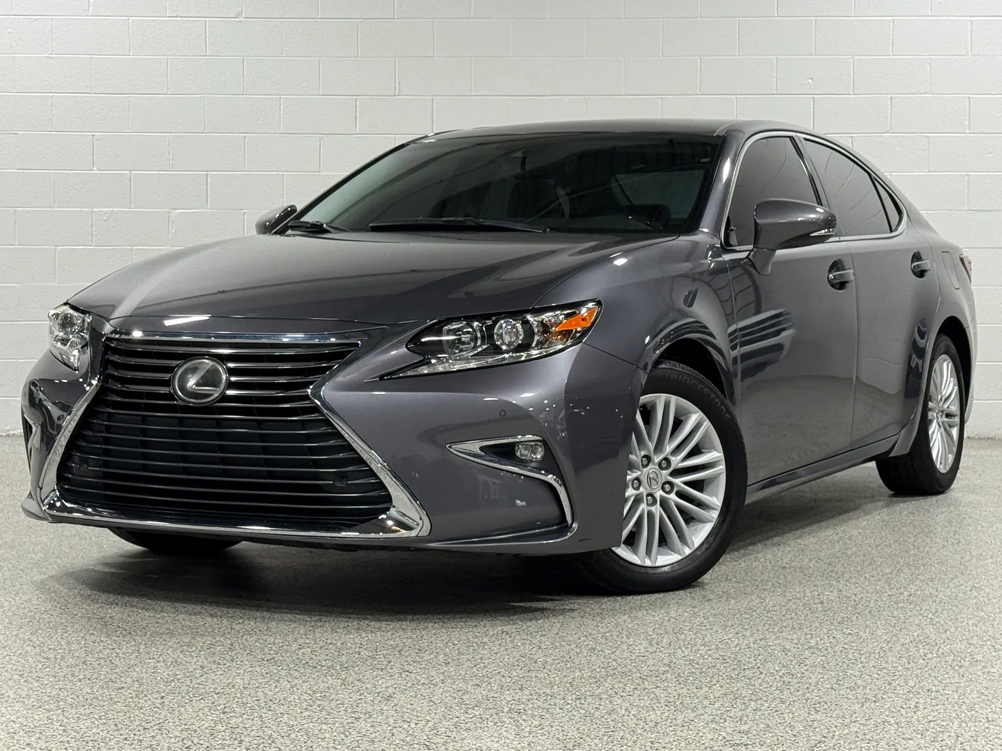 Used 2017 Lexus ES 350 w/ Premium Package FWD image 2