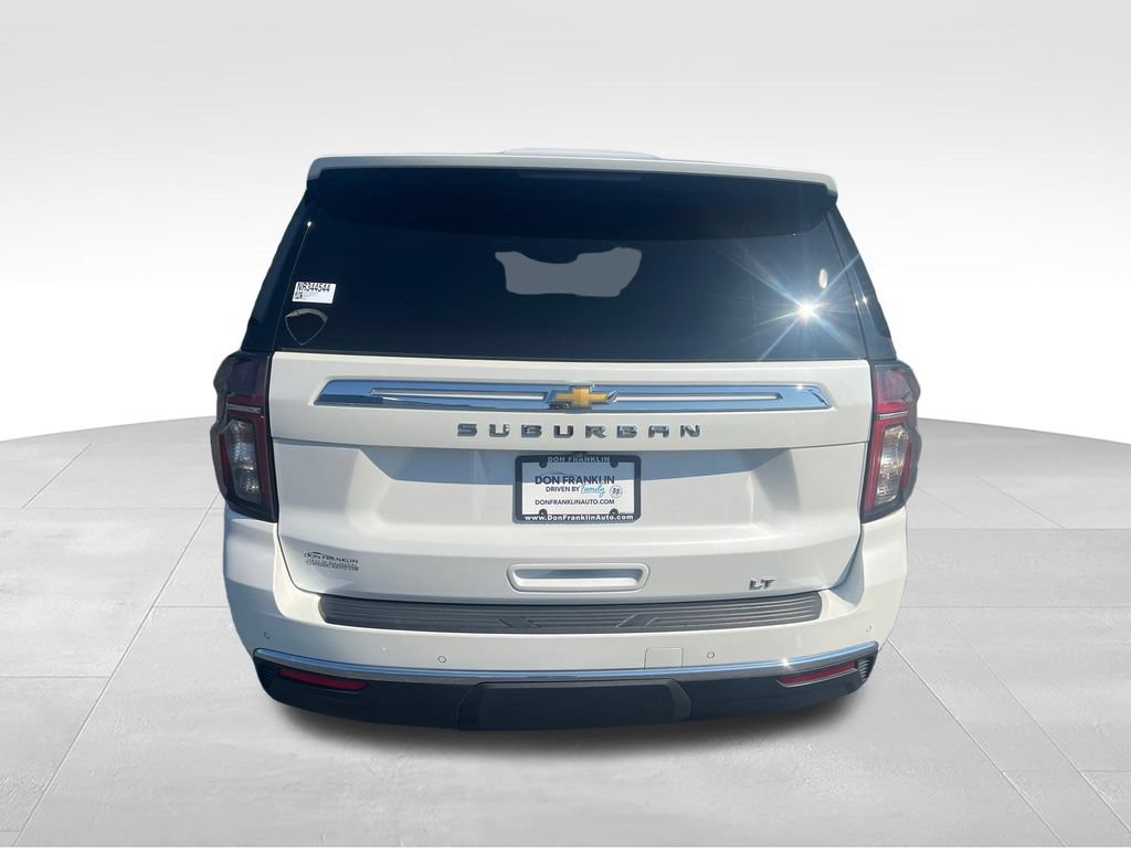 Used 2022 Chevrolet Suburban LT w/ Luxury Package AWD/4WD image 4