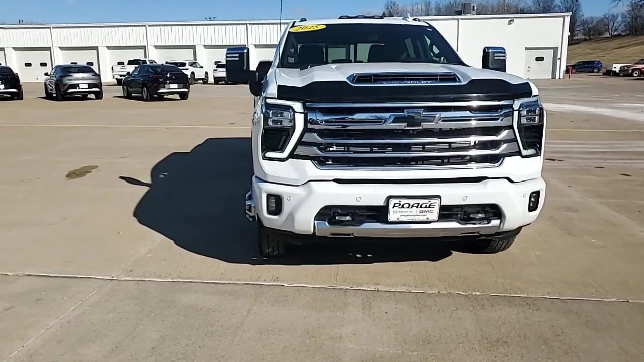 Used 2025 Chevrolet Silverado 3500 High Country w/ High Country Premium Package image 3