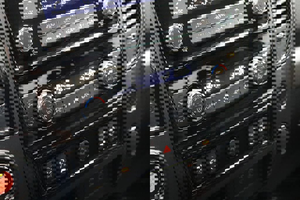 Used 2023 Nissan Titan PRO-4X w/ Pro-4x Convenience Package image 29