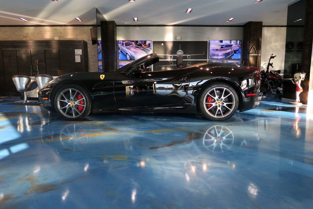 Used 2013 Ferrari California RWD image 10