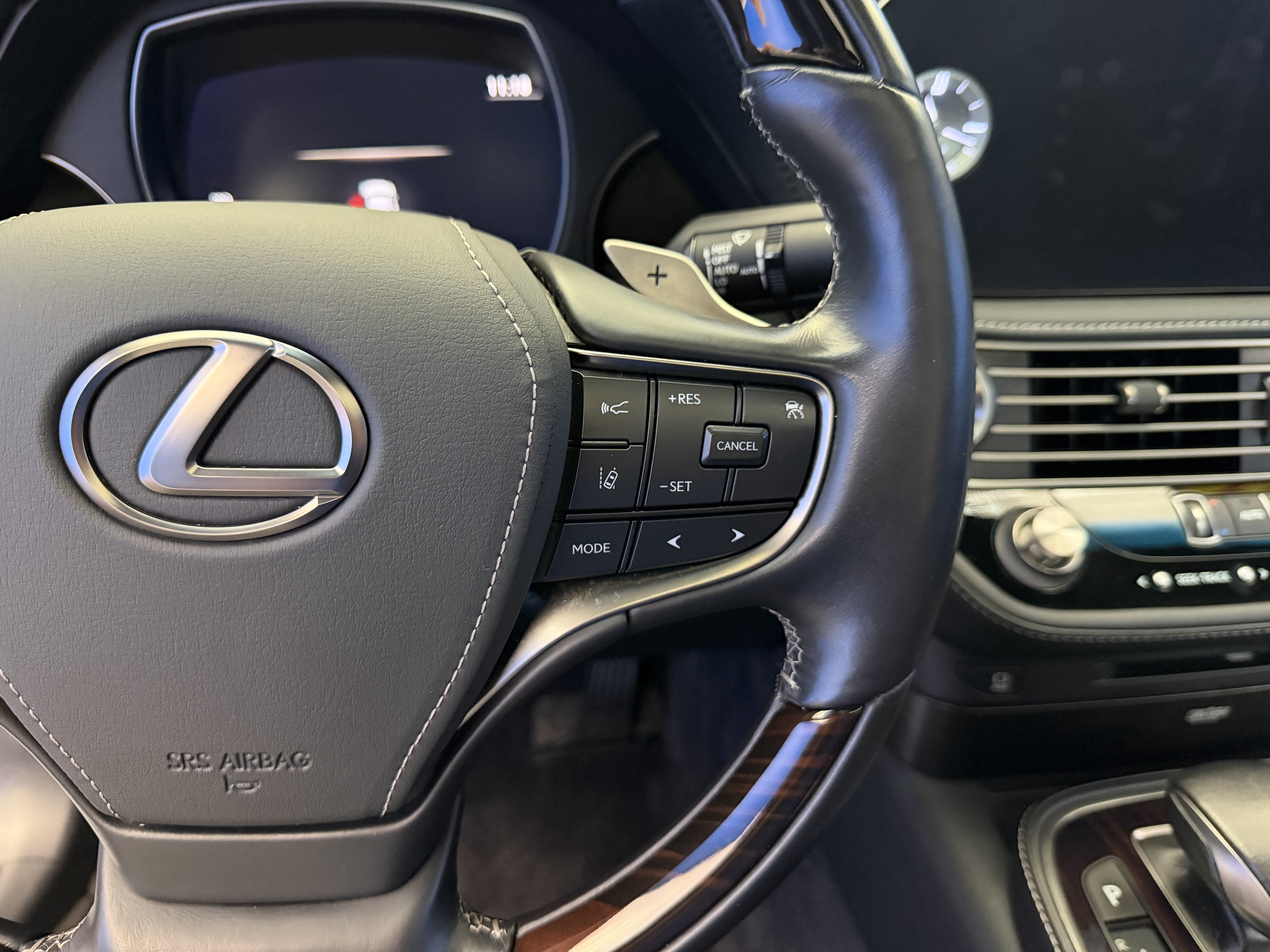 Used 2021 Lexus LS 500 w/ Interior Upgrade Package RWD image 16