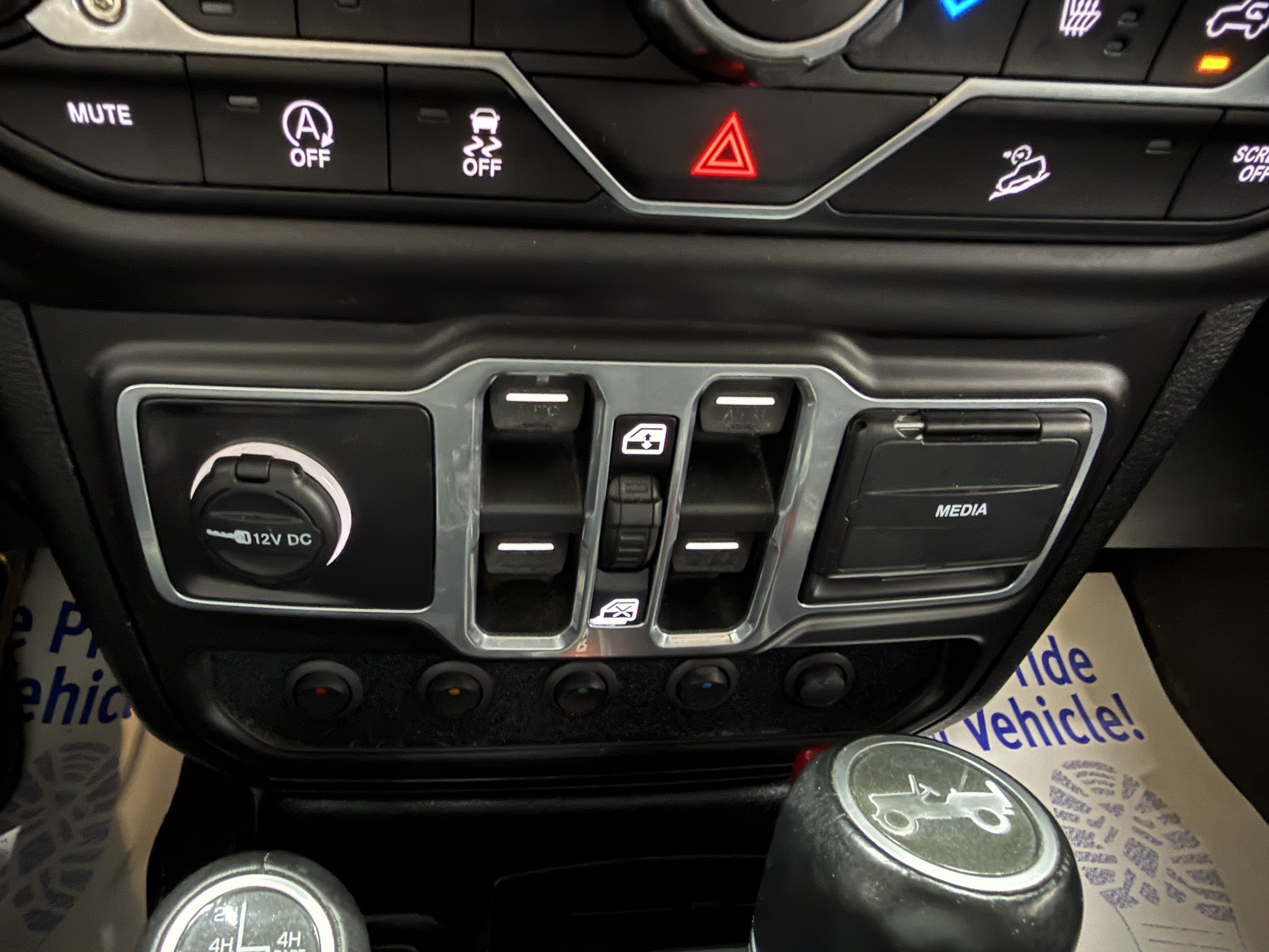 Used 2018 Jeep Wrangler Unlimited Sahara w/ Uconnect 4C Nav & Sound Group AWD/4WD image 19