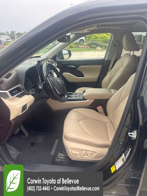 Used 2020 Toyota Highlander XLE AWD/4WD image 36