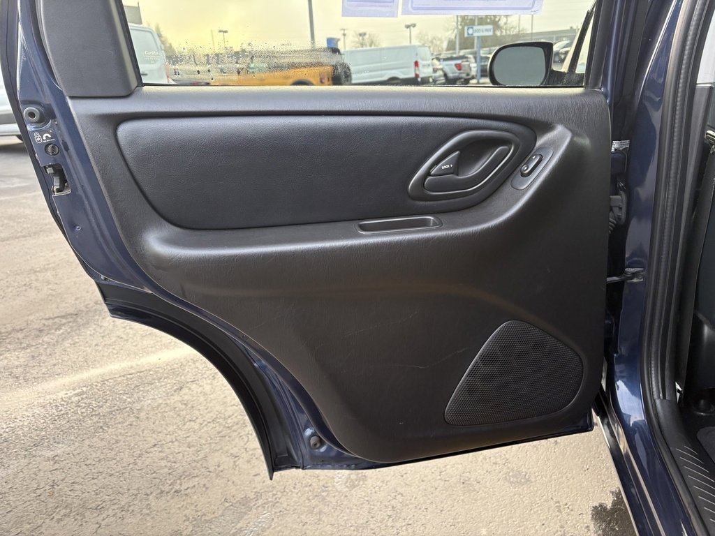 Used 2004 Ford Escape Limited image 28