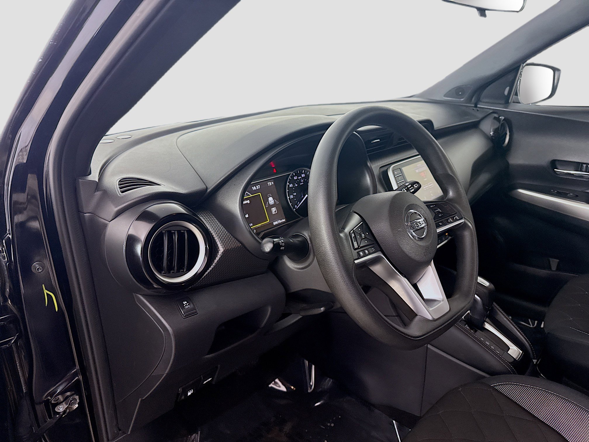 Used 2018 Nissan Kicks SV FWD image 23