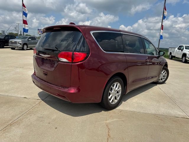 Used 2017 Chrysler Pacifica Touring FWD image 11