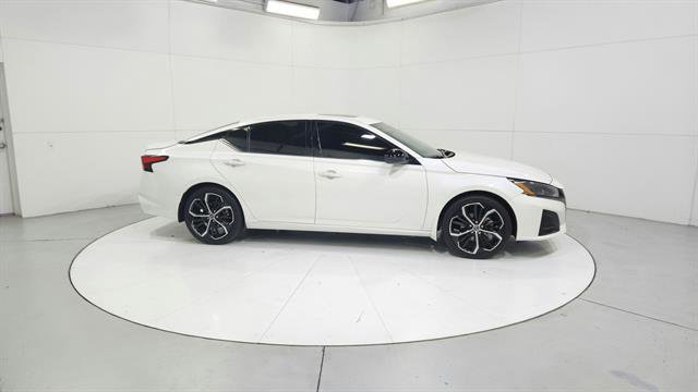 Certified 2025 Nissan Altima 2.5 SR w/ SR Premium Package FWD image 8
