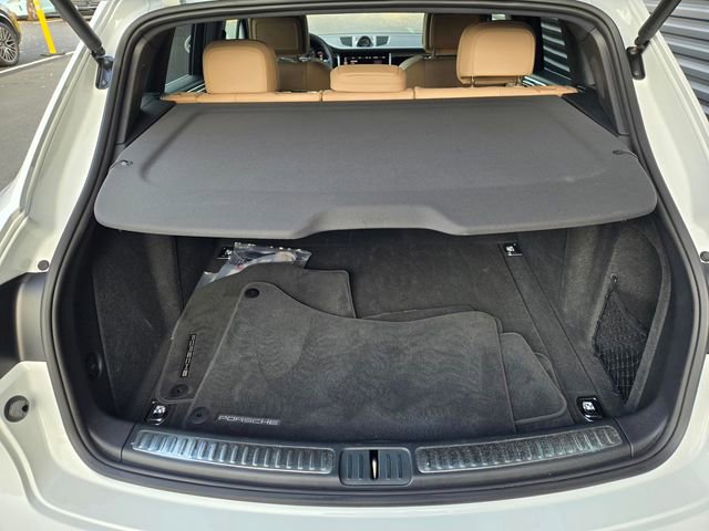 Used 2025 Porsche Macan image 27