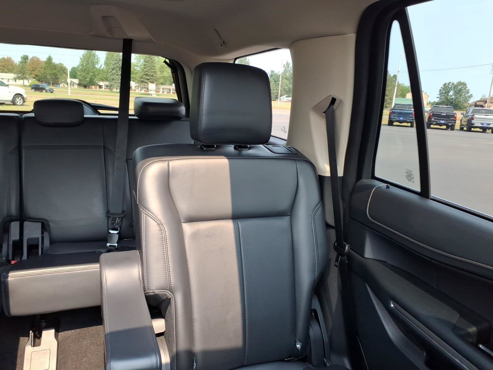 Used 2024 Ford Expedition XLT AWD/4WD image 15