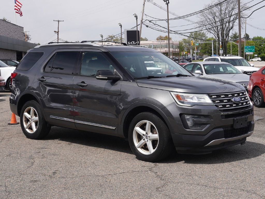 Used 2016 Ford Explorer XLT AWD/4WD image 2