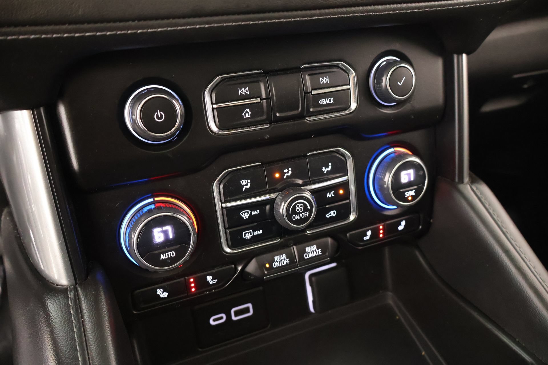 Used 2023 Chevrolet Tahoe Z71 w/ Luxury Package AWD/4WD image 7