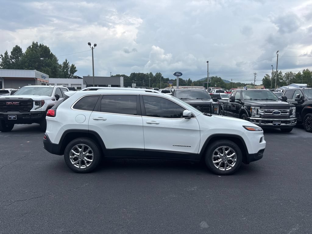 Used 2016 Jeep Cherokee Latitude FWD image 4
