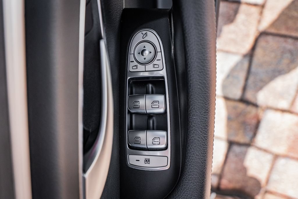Used 2017 Mercedes-Benz E 300 4MATIC image 19
